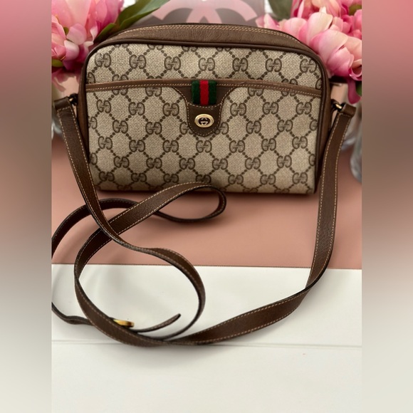 Gucci Handbags - Vintage Gucci Crossbody ♥️